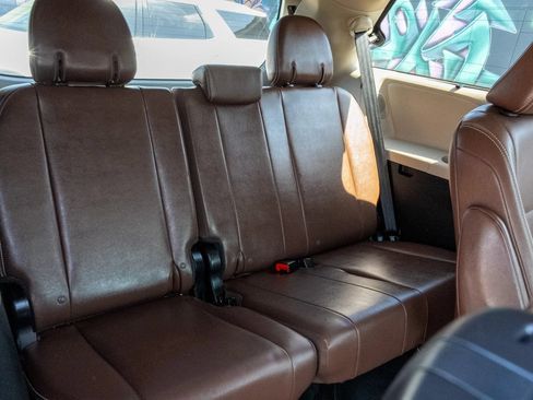 Used 2017 Toyota Sienna Limited Premium FWD image 10