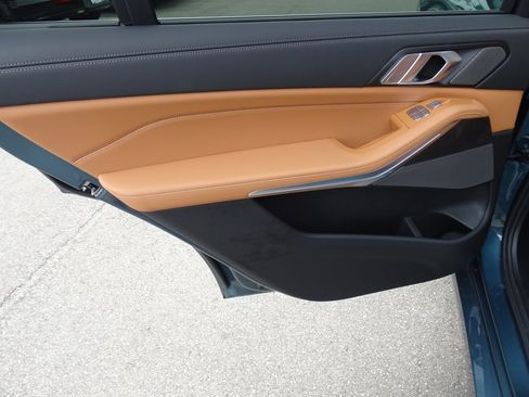 Used 2023 BMW X7 xDrive40i w/ Premium Package image 17