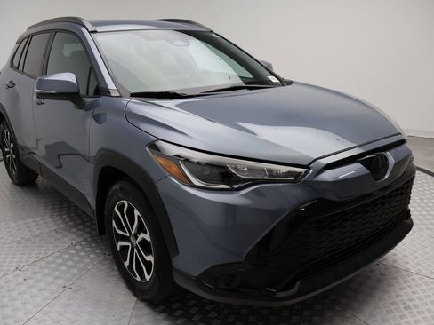 Certified 2023 Toyota Corolla Cross SE image 6