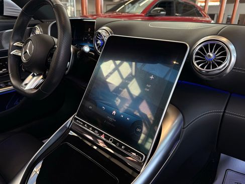 Used 2023 Mercedes-Benz SL 43 AMG SL 43 AMG w/ Driver Assistance Package image 33