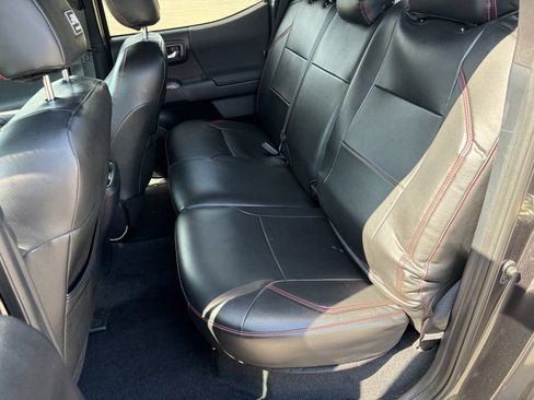 Used 2019 Toyota Tacoma TRD Sport AWD/4WD image 9