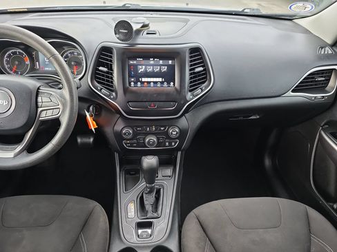Used 2019 Jeep Cherokee Latitude w/ Popular Appearance Group FWD image 16