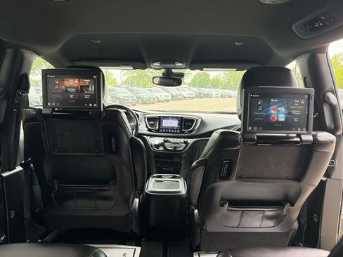 Used 2019 Chrysler Pacifica Touring-L Plus w/ Advanced Safetytec Group FWD image 25