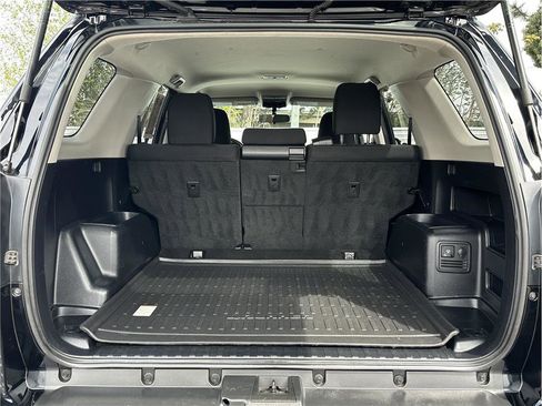 Used 2018 Toyota 4Runner TRD Off-Road AWD/4WD image 32