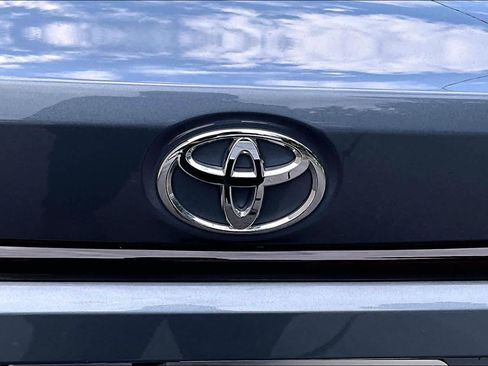 Used 2022 Toyota Corolla LE w/ Carpet Mat Package (TMS) FWD image 30