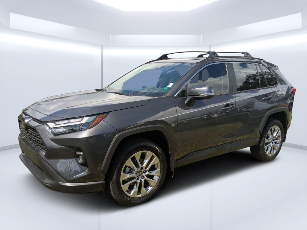 Used 2025 Toyota RAV4 XLE Premium FWD image 7