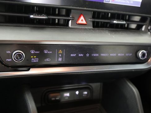 Used 2023 Kia Sportage EX image 8