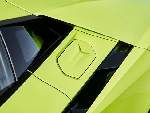 Used 2025 Lamborghini Revuelto image 10