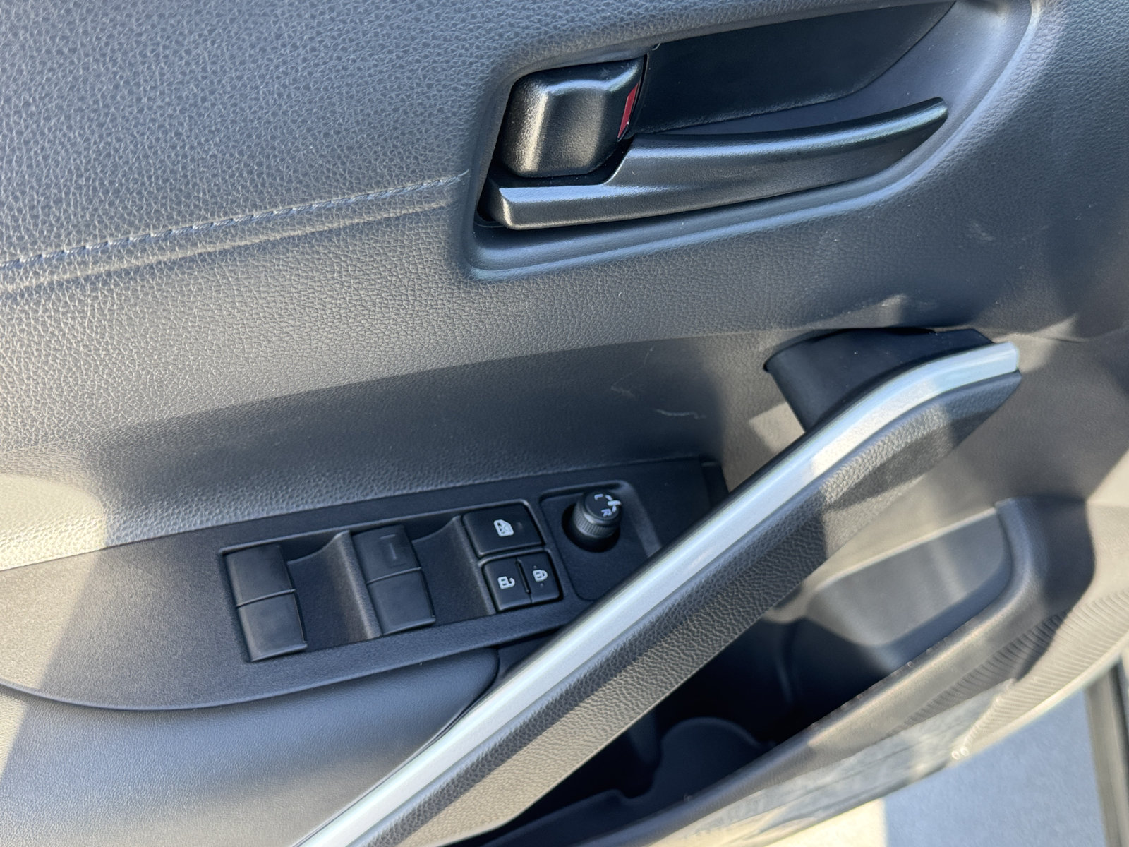 New 2026 Toyota Corolla Cross LE w/ Moonroof Package FWD image 18