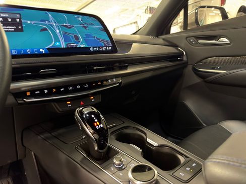 Certified 2025 Cadillac XT4 Sport FWD image 18