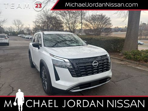 New 2026 Nissan Pathfinder Platinum image 1