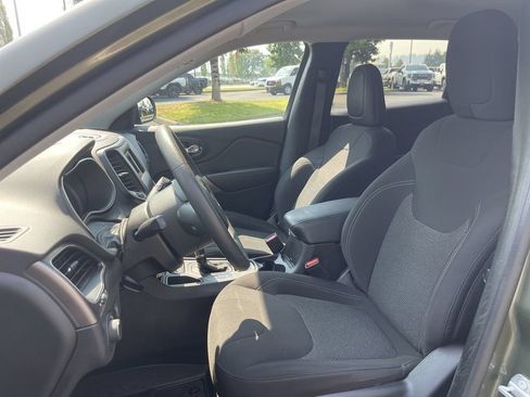 Used 2021 Jeep Cherokee Latitude FWD image 17
