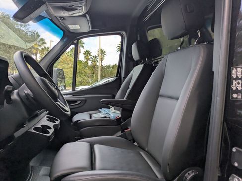 Used 2023 Mercedes-Benz Sprinter 3500 image 20