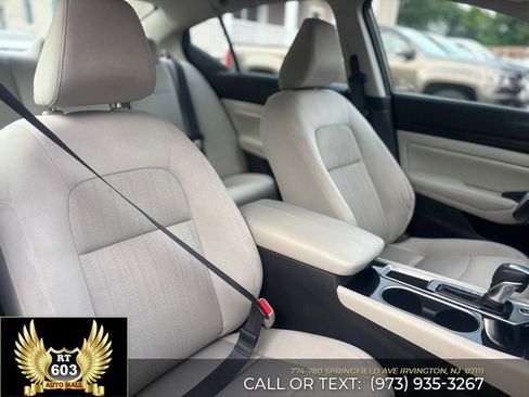 Used 2024 Nissan Altima 2.5 SV FWD image 15