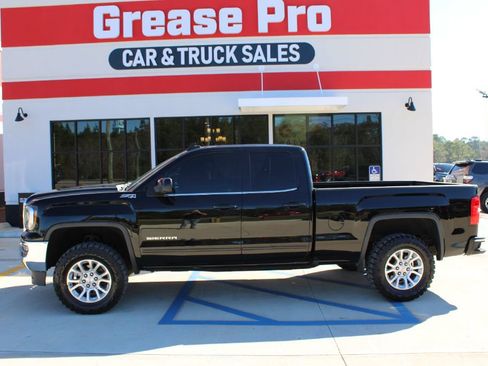 Used 2017 GMC Sierra 1500 SLE w/ SLE Value Package image 2