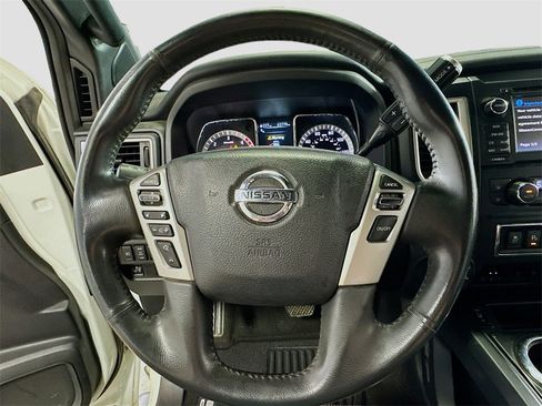 Used 2018 Nissan Titan SL w/ Midnight Edition image 12
