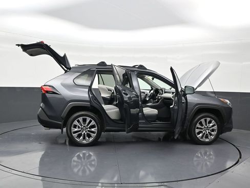 Used 2025 Toyota RAV4 XLE Premium image 33