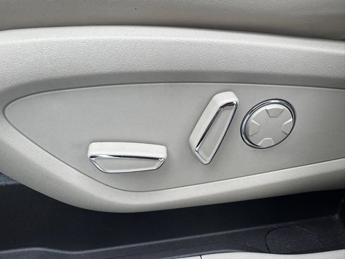 Used 2019 Lincoln MKC Select w/ Select Plus Package image 31