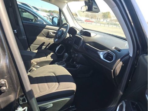 Used 2019 Jeep Renegade Latitude image 15