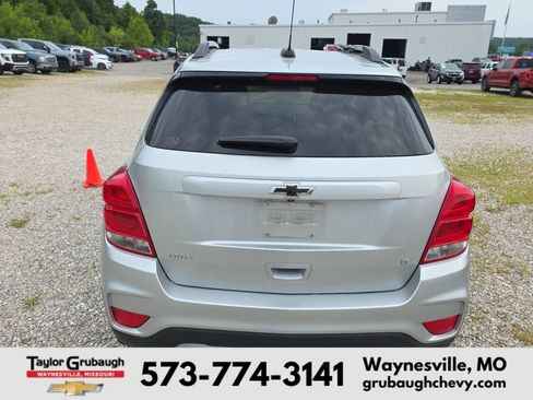 Used 2019 Chevrolet Trax LT w/ LT Convenience Package FWD image 5