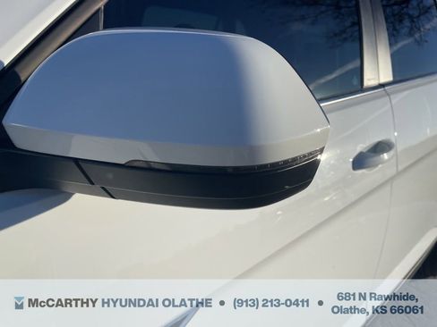 Used 2022 Volkswagen Atlas Cross Sport SE image 19