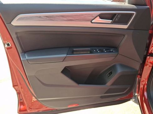 Used 2020 Volkswagen Atlas Cross Sport SE FWD image 12