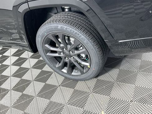New 2026 Jeep Grand Cherokee L Limited AWD/4WD image 41