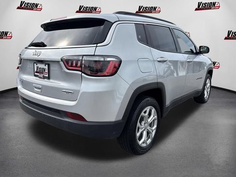 Used 2024 Jeep Compass Latitude AWD/4WD image 5