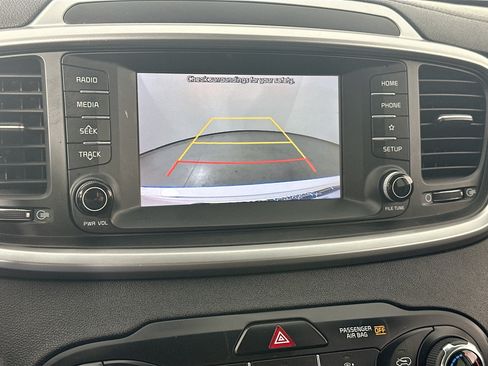 Used 2020 Kia Sorento LX FWD image 13