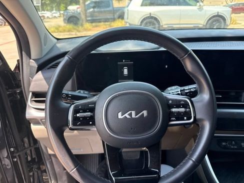 Certified 2025 Kia Carnival FWD image 19