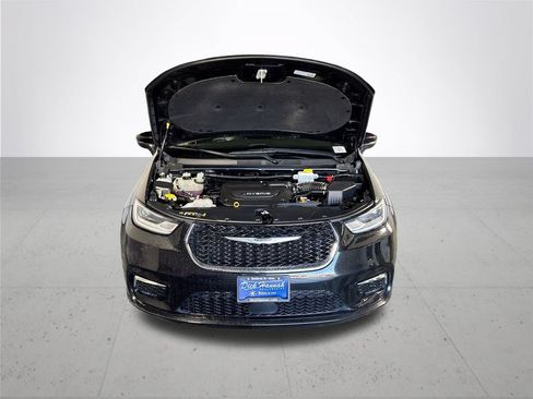 Used 2023 Chrysler Pacifica Touring-L FWD image 20