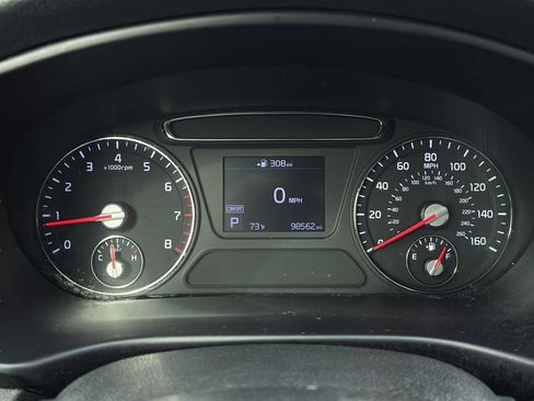 Used 2020 Kia Sorento LX FWD image 25