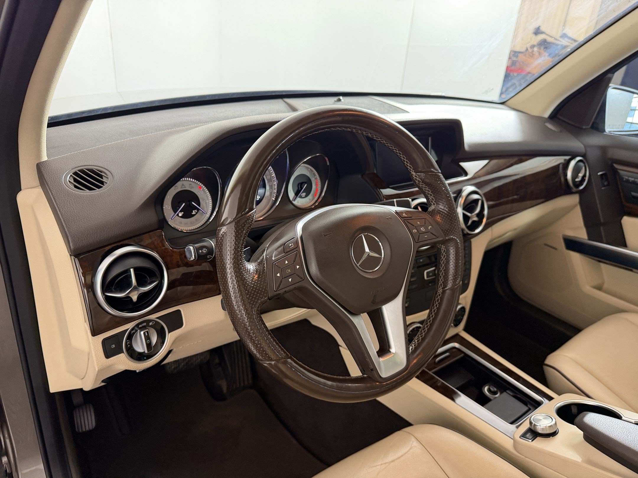 Used 2014 Mercedes-Benz GLK 350 4MATIC image 4