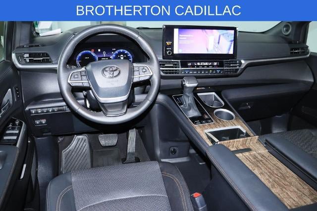 Used 2025 Toyota Sienna Platinum AWD/4WD image 27