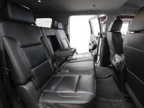 Used 2019 Chevrolet Suburban LT image 38