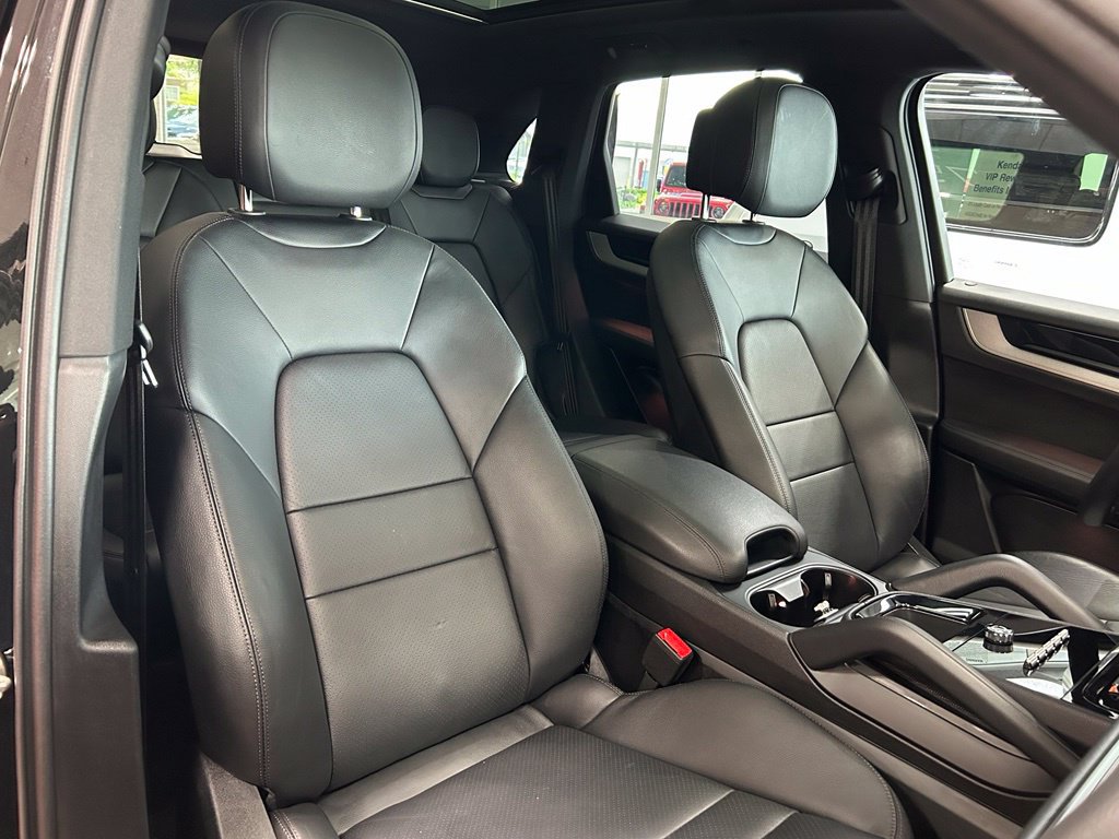 Used 2025 Porsche Cayenne AWD/4WD image 13