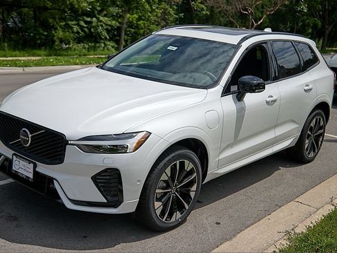 New 2026 Volvo XC60 T8 Plus w/ Climate Package AWD/4WD image 6