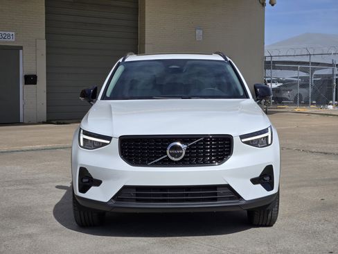 New 2026 Volvo XC40 B5 Plus w/ Protection Package Premier image 6