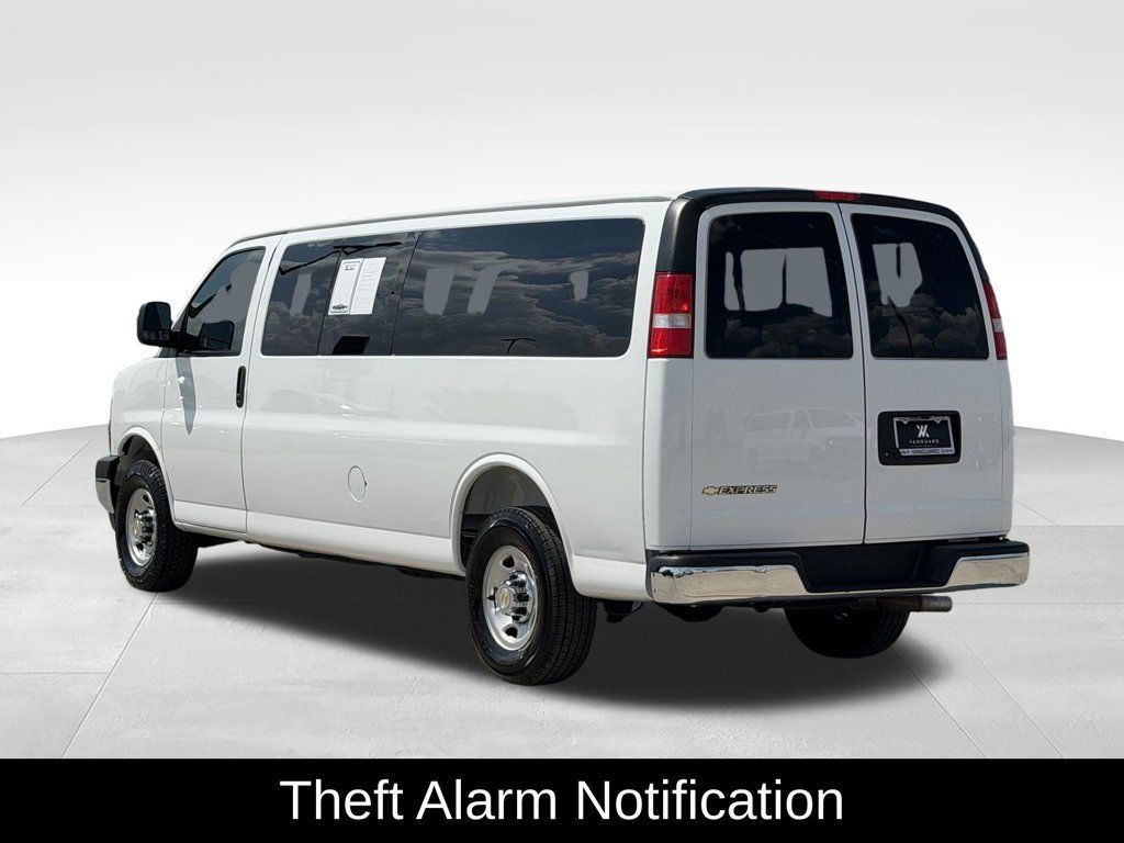Used 2025 Chevrolet Express 3500 LT w/ LT Preferred Equipment Group RWD image 7