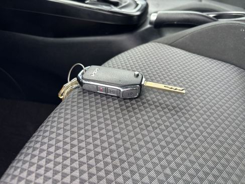Used 2025 Kia Soul LX w/ LX Technology Package FWD image 21