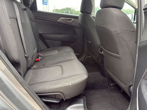 Used 2023 Kia Sportage LX AWD/4WD image 40
