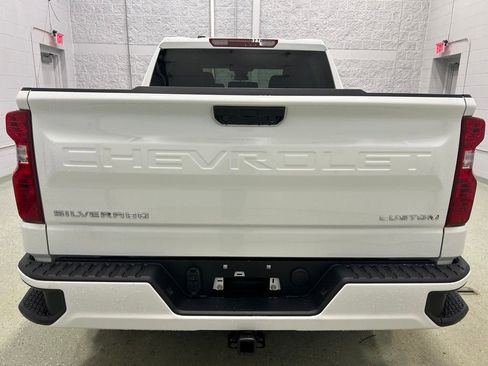 Used 2023 Chevrolet Silverado 1500 Custom AWD/4WD image 5