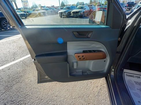 Used 2022 Ford Maverick Lariat w/ Lariat Luxury Package image 18