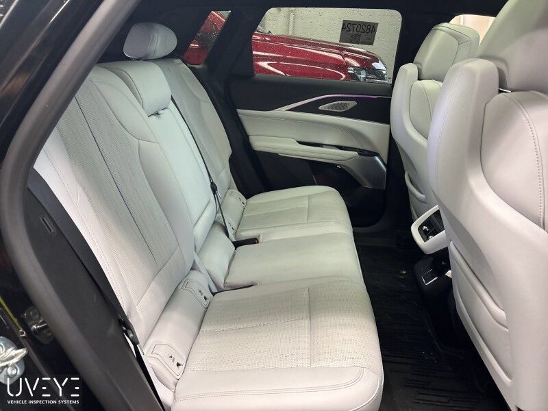 Used 2024 Cadillac Lyriq Luxury w/ LPO, Floor Liner Package AWD/4WD image 8