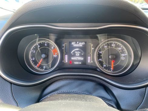 Used 2019 Jeep Cherokee Latitude Plus w/ Cold Weather Group image 18