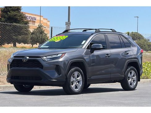 Used 2024 Toyota RAV4 XLE AWD/4WD image 8