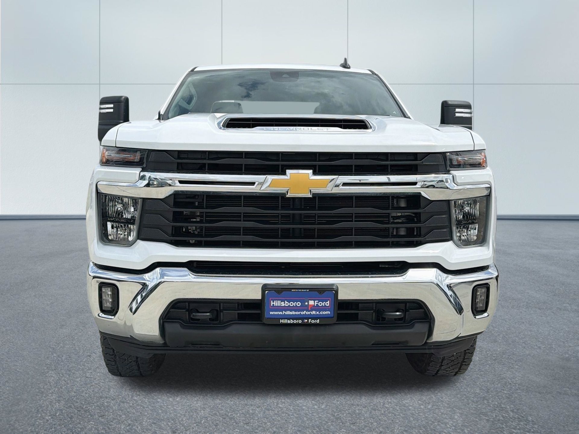 Used 2025 Chevrolet Silverado 2500 LT AWD/4WD image 2