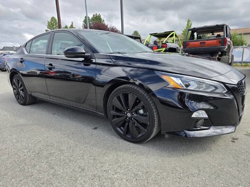 Used 2022 Nissan Altima 2.5 SR w/ Midnight Edition Package image 3