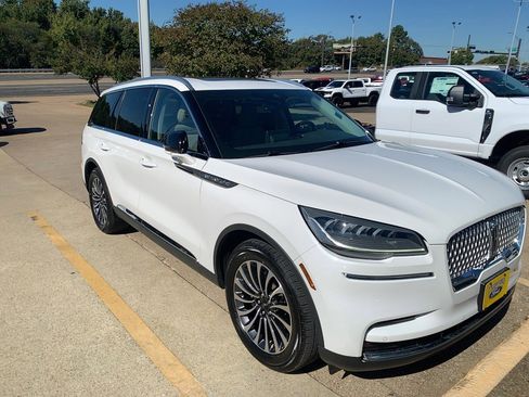 Used 2023 Lincoln Aviator Reserve w/ Elements Package Plus image 2