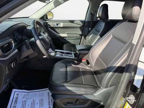 Used 2024 Ford Explorer XLT w/ Equipment Group 202A image 9